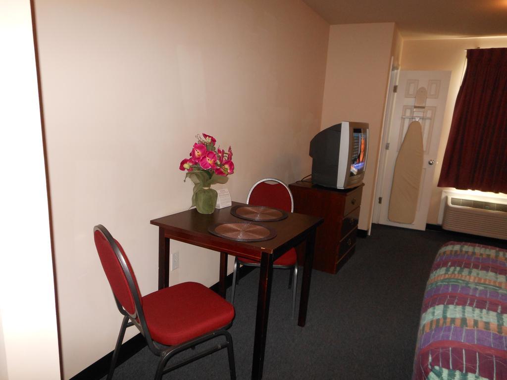 Intown Suites Extended Stay Select Hampton Va Værelse billede